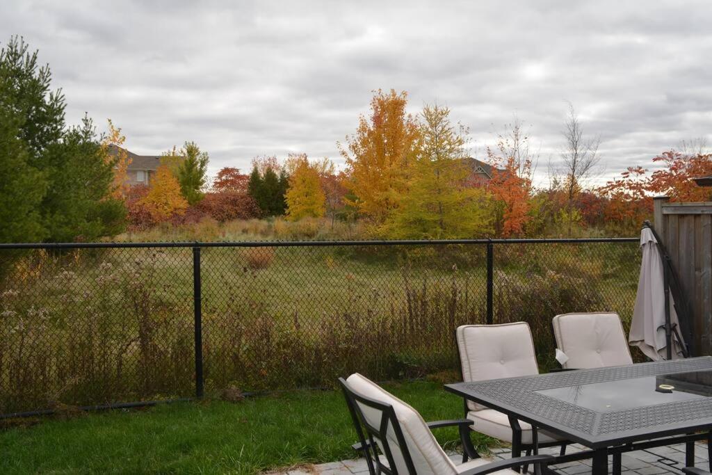 Beautiful And Spacious Basement Apartment Brampton Exterior foto